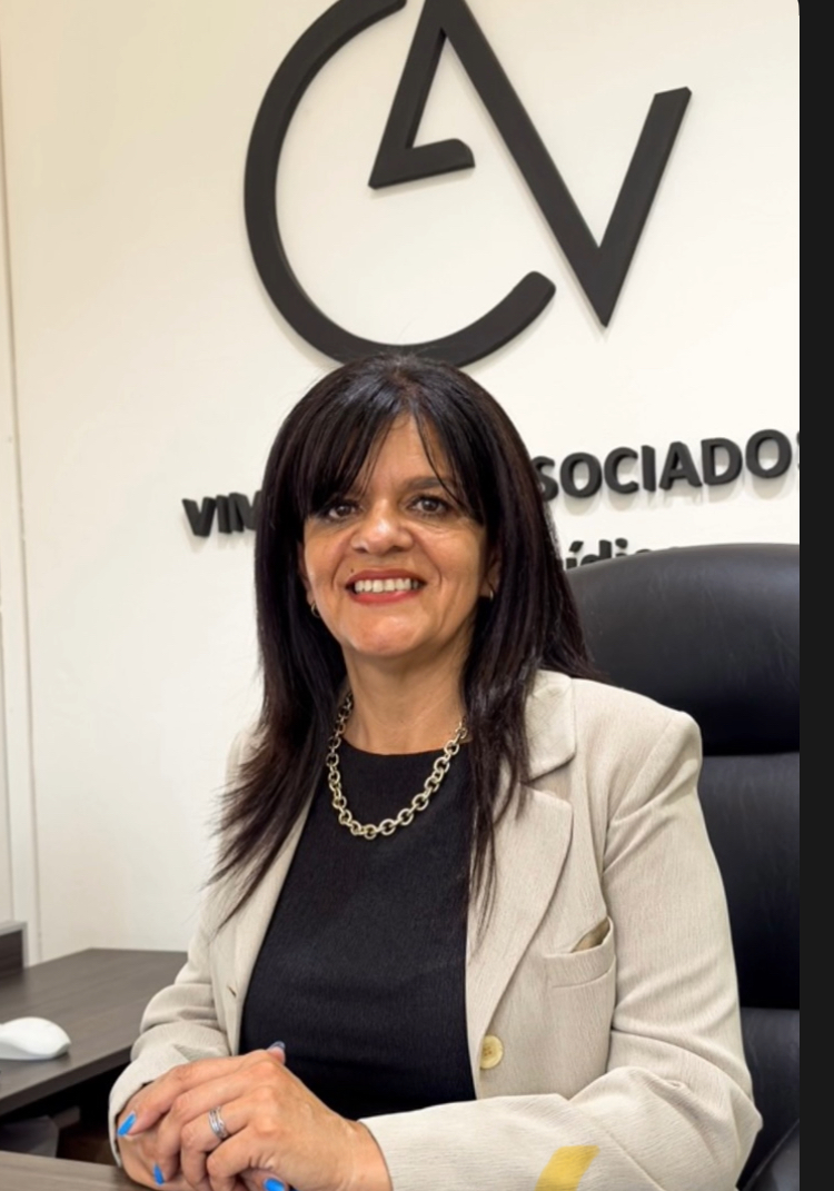Dra. Liliana Mariel Obregón en el estudio Vimonte & Asociados